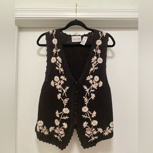 VTG Floral Embroidered Knit Vest women’s size medium black cottage core grandma